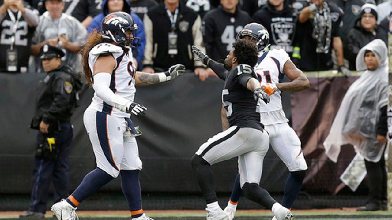 Chain Match 2: Talib and Crabtree fight after chain snatch